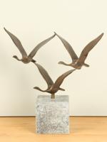 3 bronzen zwanen