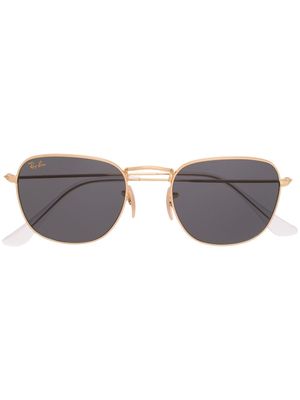 Ray-Ban lunettes de soleil Frank à verres teintés - Or