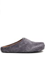 Marni mules Fussbett en cuir de veau façon poulain - Gris