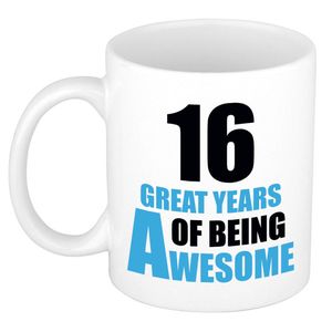 16 great years of being awesome cadeau mok / beker wit en blauw- verjaardagscadeau - feest mokken