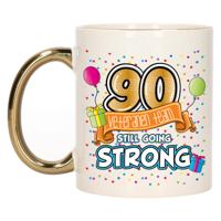 Verjaardag cadeau mok 90 jaar - goud - veteranen team - 300 ml - keramiek Verjaardag cadeau mok 90 jaar - goud - veteranen team - 300 ml - keramiek
