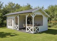 Interflex 6732 Blokhut 667x320 cm 40 mm vuren compleet wit gecoat incl. zwarte dakshingles (tweezijdig), antraciet goot (eenzijdig), composiet funderingsbalken en vlonder in luifel - Showmodel Hoofddorp- Kapschuurdak- - Interflex