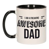 Cadeau mok / beker zwart - I am a freaking awesome dad - papa / vader - verjaardag / Vaderdag - feest mokken - thumbnail