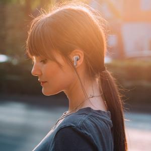 Lamax Clips1 Play In Ear headset Bluetooth Stereo Wit Indicator voor batterijstatus, Oplaadbox, Volumeregeling, Bestand tegen zweet, Touchbesturing,