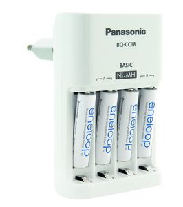 Panasonic oplader + 4 x Panasonic Eneloop AAA batterijen