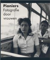 Pioniers - Fotografie door vrouwen (Hardback)