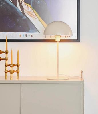 Kleine tafellamp beige met E14 fitting en schakelaar Norlux Ellen 41 cm