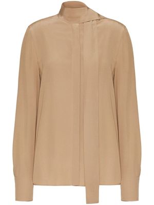 Valentino Garavani blouse en soie à détail de foulard - Tons neutres