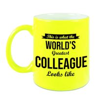 Worlds Greatest Colleague cadeau koffiemok / theebeker neon geel 330 ml - thumbnail