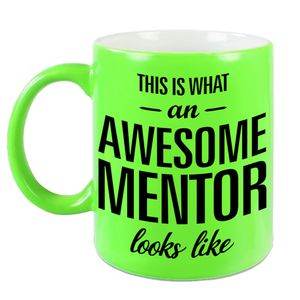 Awesome mentor cadeau mok / beker neon groen voor leraar 330 ml