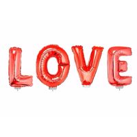 LOVE in opblaasletters rood inclusief stokjes   -
