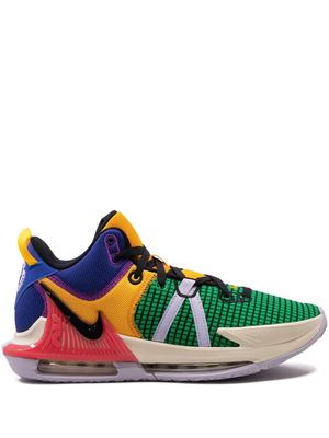 Nike baskets LeBron Witness 7 Multi Color - Vert