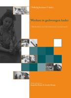 Werken in gedwongen kader (Hardback)