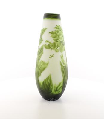 A CAMEO GLASS VASE 'GREEN FLOWERS'