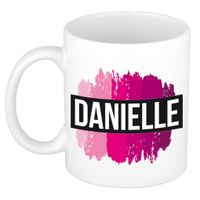 Naam cadeau mok / beker Danielle met roze verfstrepen 300 ml