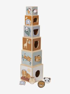 Toren van kubussen met ingebouwde vormen gemaakt van FSC® hout tanzania