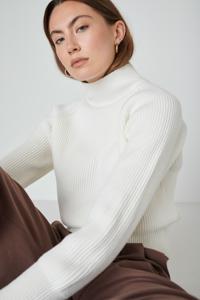 Floria Collective Merino Wollen Dames Trui in het Warm Wit - Cropped Model Kenna Sweater - Duurzaam RWS Gecertificeerd Wol