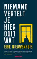 Niemand vertelt je hier ooit wat (Paperback)