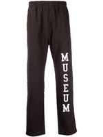 Museum Of Peace & Quiet pantalon de jogging en coton à logo imprimé - Marron