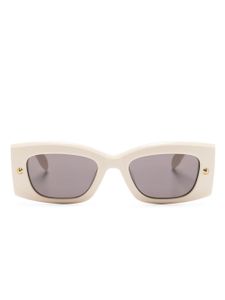 Alexander McQueen Eyewear lunettes de soleil rectangulaires à détails de clous - Tons neutres