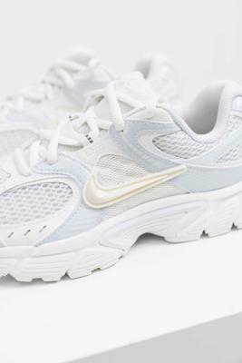 Nike V5 RNR Sneakers Dames Gebroken Wit/Grijs - Maat 38.5 - Kleur: Gebroken WitGrijs | Soccerfanshop