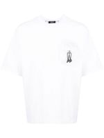 Undercover x Eastpak t-shirt à poche plaquée - Blanc