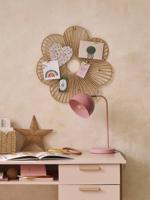 Collage van bloemen van papierkoord beige