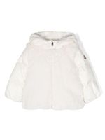 Moncler Enfant manteau matelassé à logo appliqué - Blanc