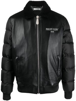 Philipp Plein doudoune en cuir à logo imprimé - Noir