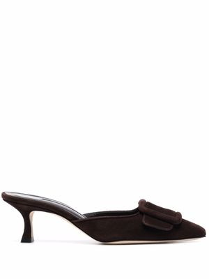 Manolo Blahnik escarpins en daim à détail de boucle - Marron