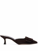 Manolo Blahnik escarpins en daim à détail de boucle - Marron