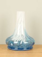 Glazen flesvaas lichtblauw/wit, 26 cm