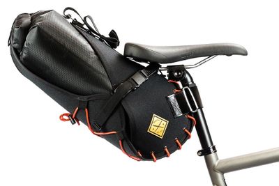 Restrap 8L Zadeltas - Zwart/Oranje Restrap 8L Zadeltas - Zwart/Oranje