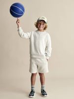 Sportieve set met trui en korte broek jongens gemêleerd wit - thumbnail