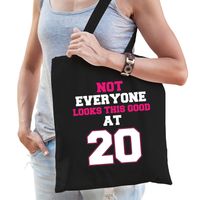 Not everyone looks this good at 20 verjaardag cadeau tasje zwart voor dames