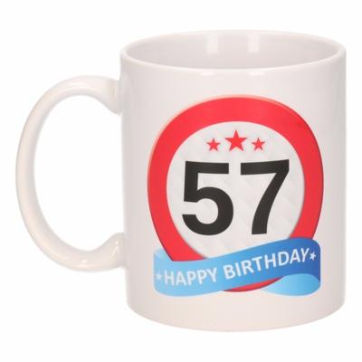 57 jaar Verjaardag koffiemok - cadeau beker - stopbord print - 300 ml - keramiek - wit