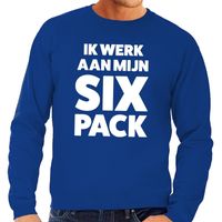 Ik werk aan mijn SIX Pack tekst sweater blauw