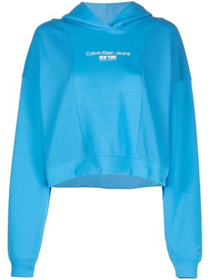 Calvin Klein Jeans hoodie crop à logo imprimé - Bleu