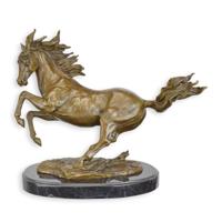 A BRONZE SCULPTURE OF A HORSE