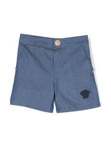 Versace Kids short en chambray à broderie Medusa - Bleu