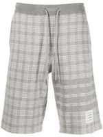 Thom Browne short de sport à carreaux - Gris