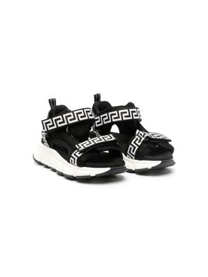 Versace Kids baskets à imprimé Greca - Noir