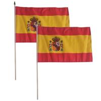 Luxe grote zwaaivlaggen Spanje - Set van 2x stuks - 30 x 45 cm - op lange stok - feestartikelen