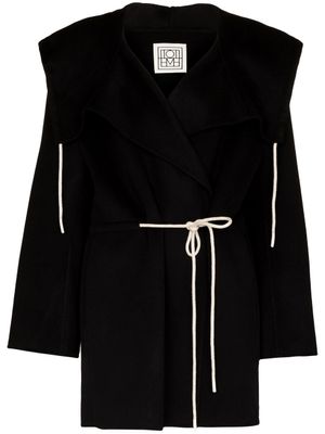 TOTEME manteau ceinturé à capuche - Noir
