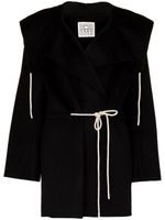 TOTEME manteau ceinturé à capuche - Noir