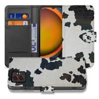 Speelse Koeienvlekken Design Samsung Galaxy Xcover 7 Pro | Book Case & Portemonnee Hoesje