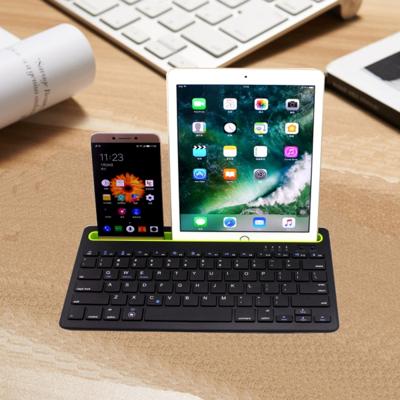 B908 Ultra-slanke 78 toetsen Bluetooth draadloos toetsenbord met holle GSM houder (zwart)