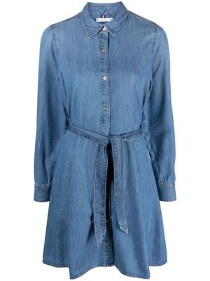 Tommy Hilfiger robe-chemise en jean à taille ceinturée - Bleu