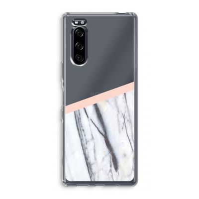A touch of peach: Sony Xperia 5 Transparant Hoesje