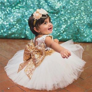 Cakesmash outfit kleding - doopjurk - wit met open rug en gouden strik